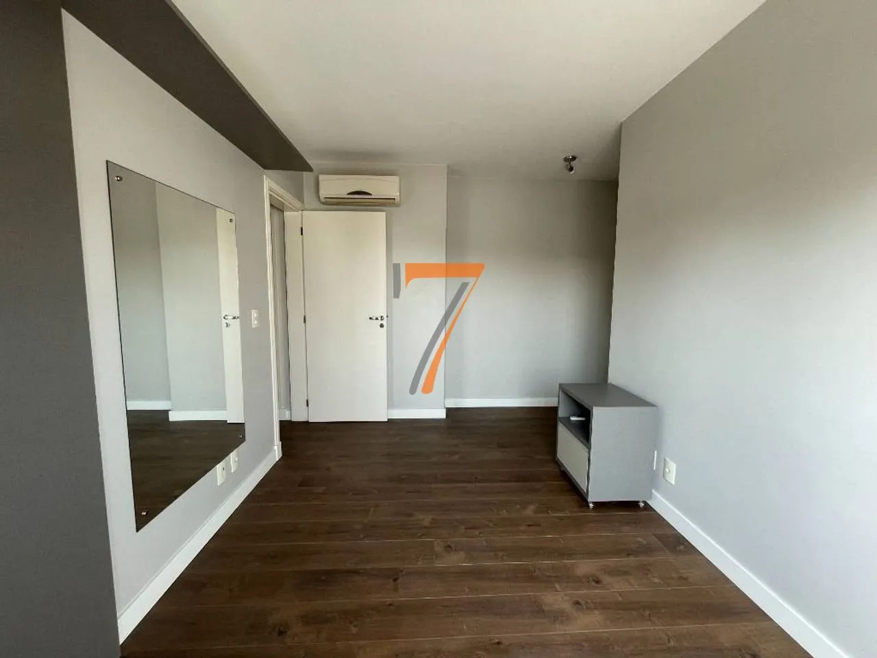 Furnished penthouse with 2 en-suite bedrooms and 210 m² — photo 42