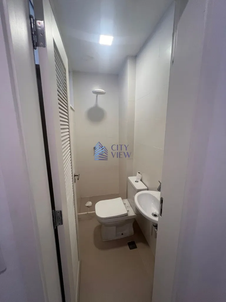 4-bedroom apartment with 5 bathrooms and a balcony — photo 32
