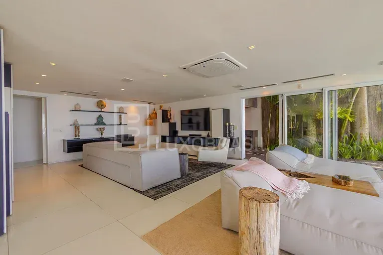 Furnished house with 5 bedrooms and an open-plan kitchen — photo 42