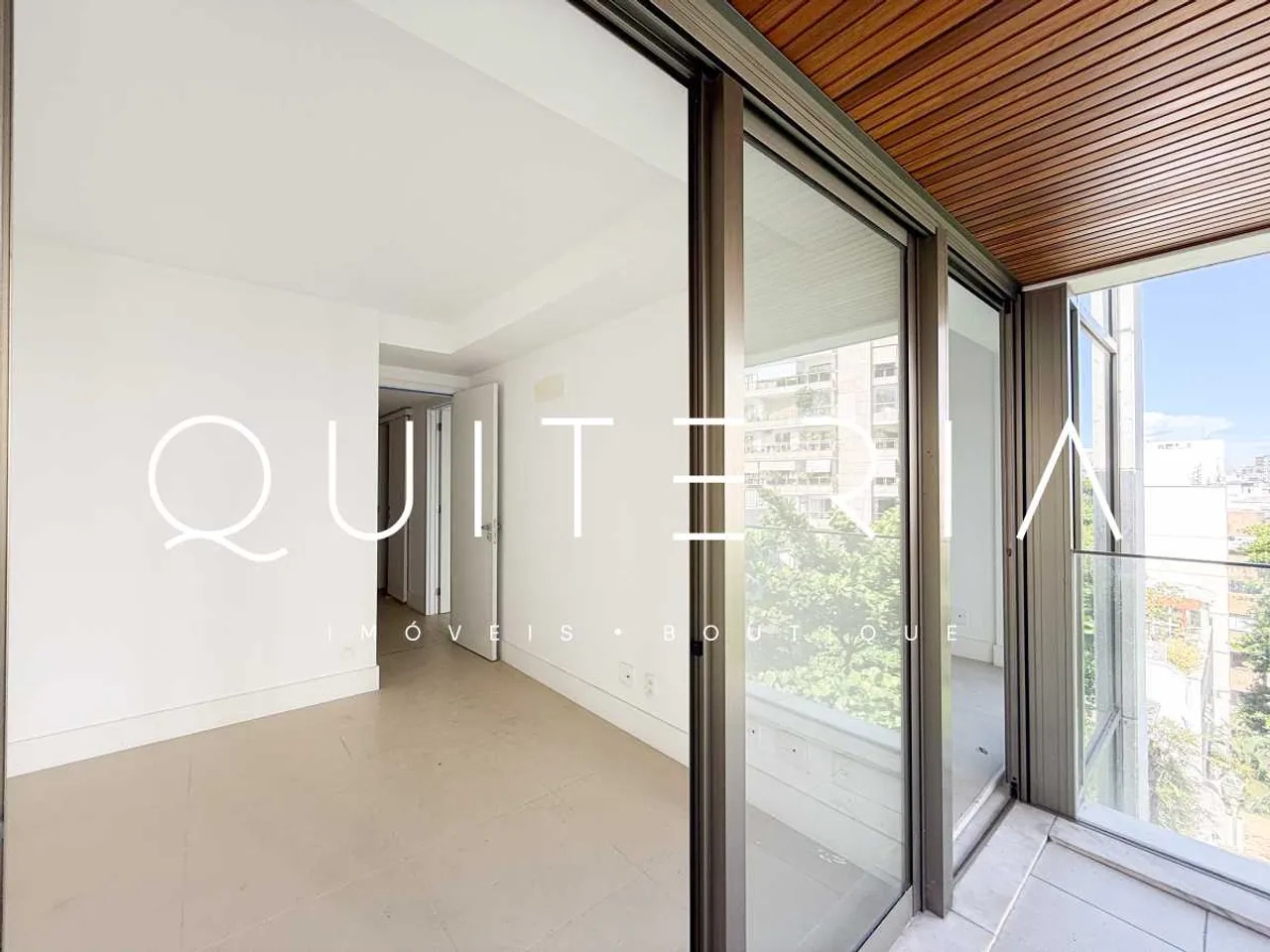Apartamento com 3 quartos e varanda de vidro — photo 14