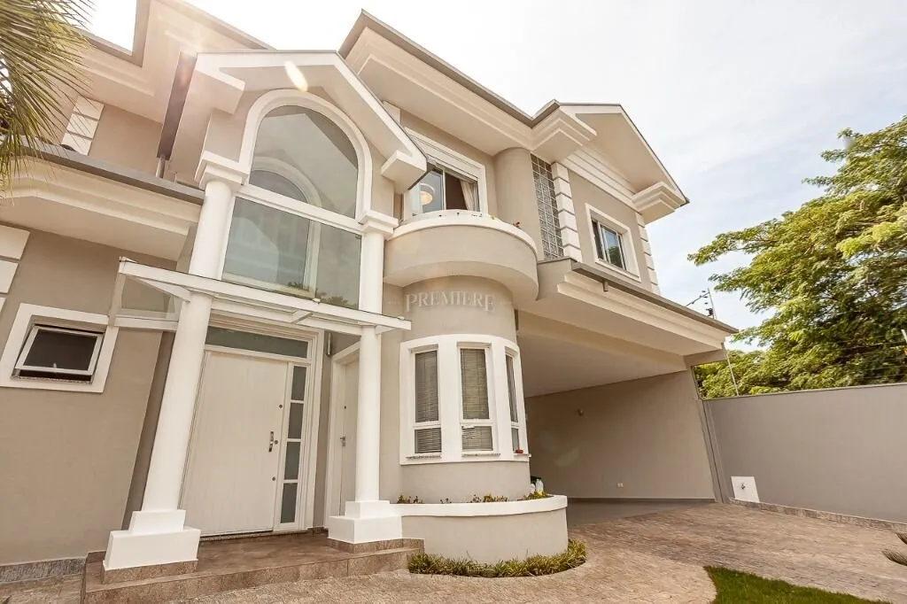 Unfurnished house with 4 en-suite rooms and private garden