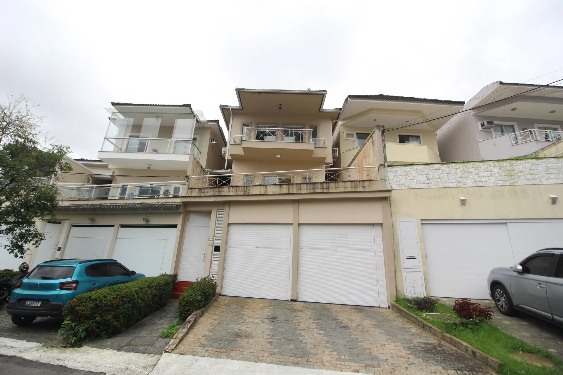 4-bedroom house with a mountain view — photo 55