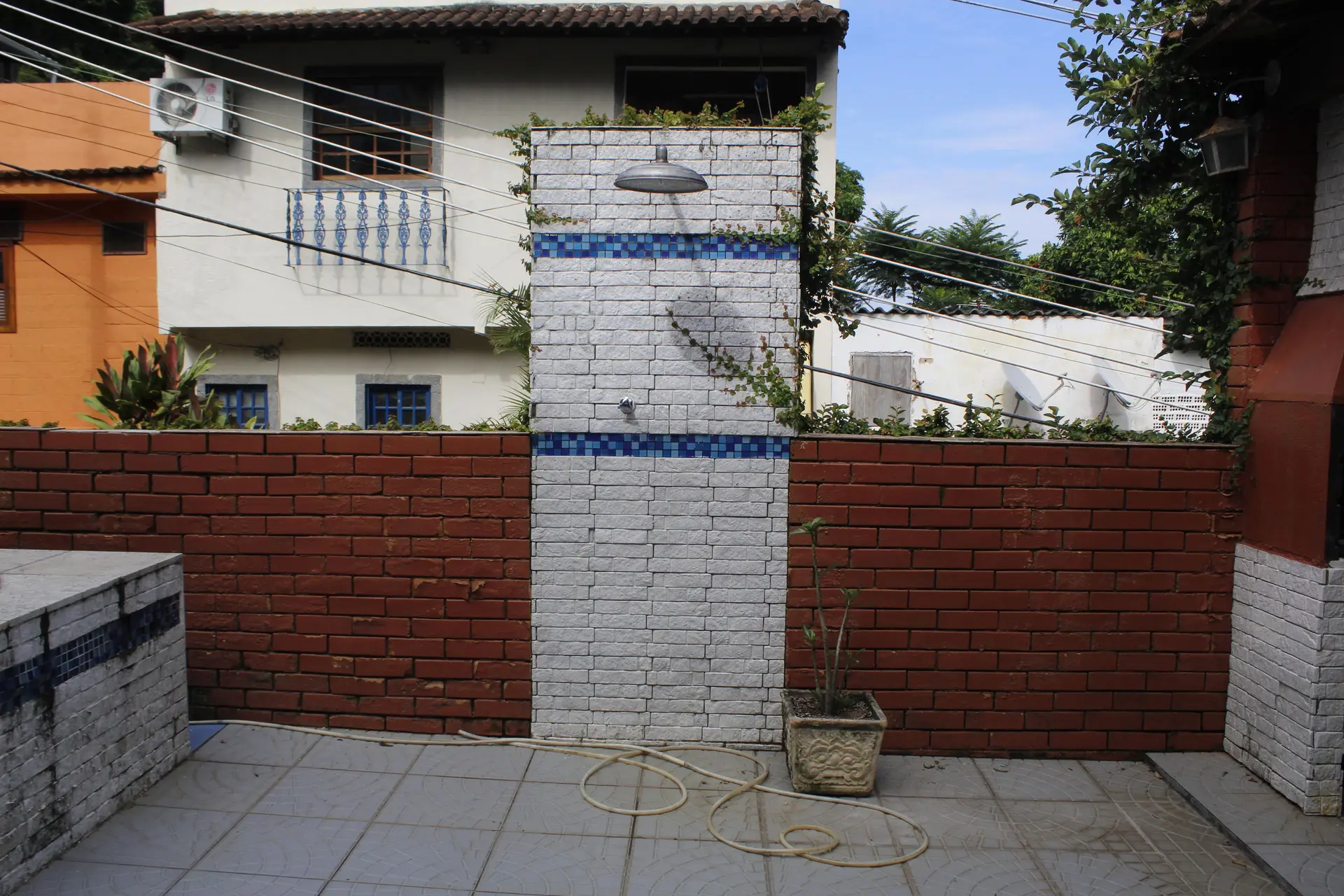 Furnished 4-bedroom house with private balcony — photo 21