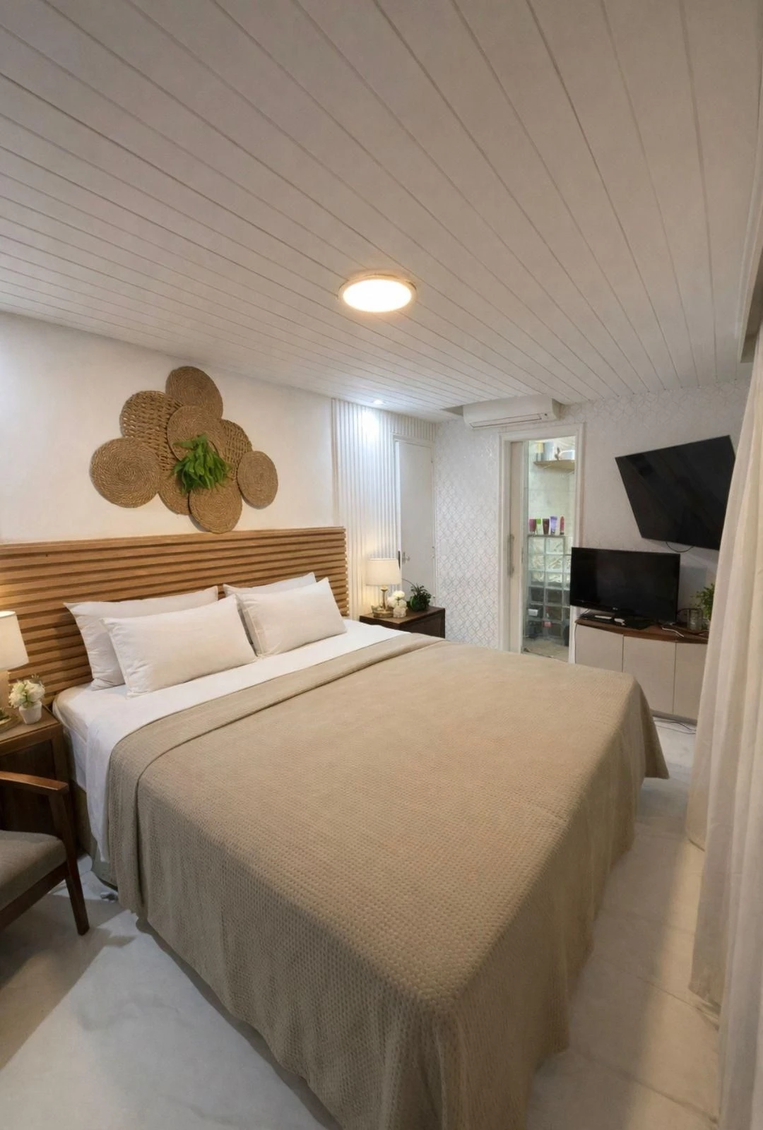 Walk-in closet in a 3-bedroom apartment, 230 m²