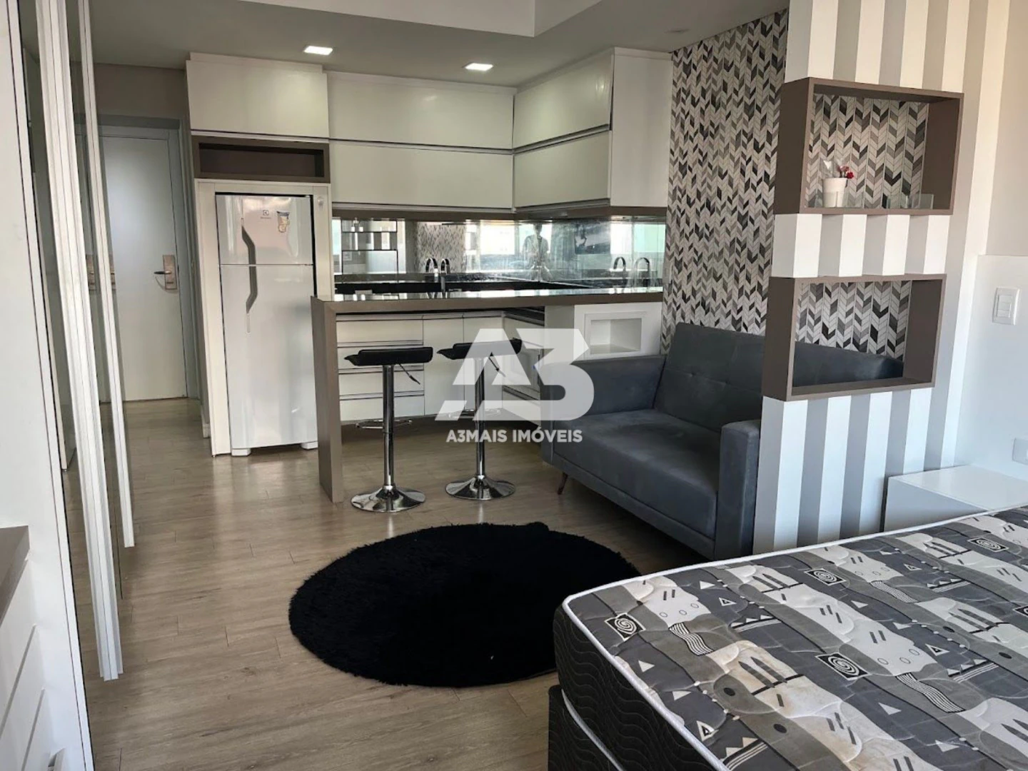 Furnished 1-bedroom studio with parking and 30 m² — photo 2