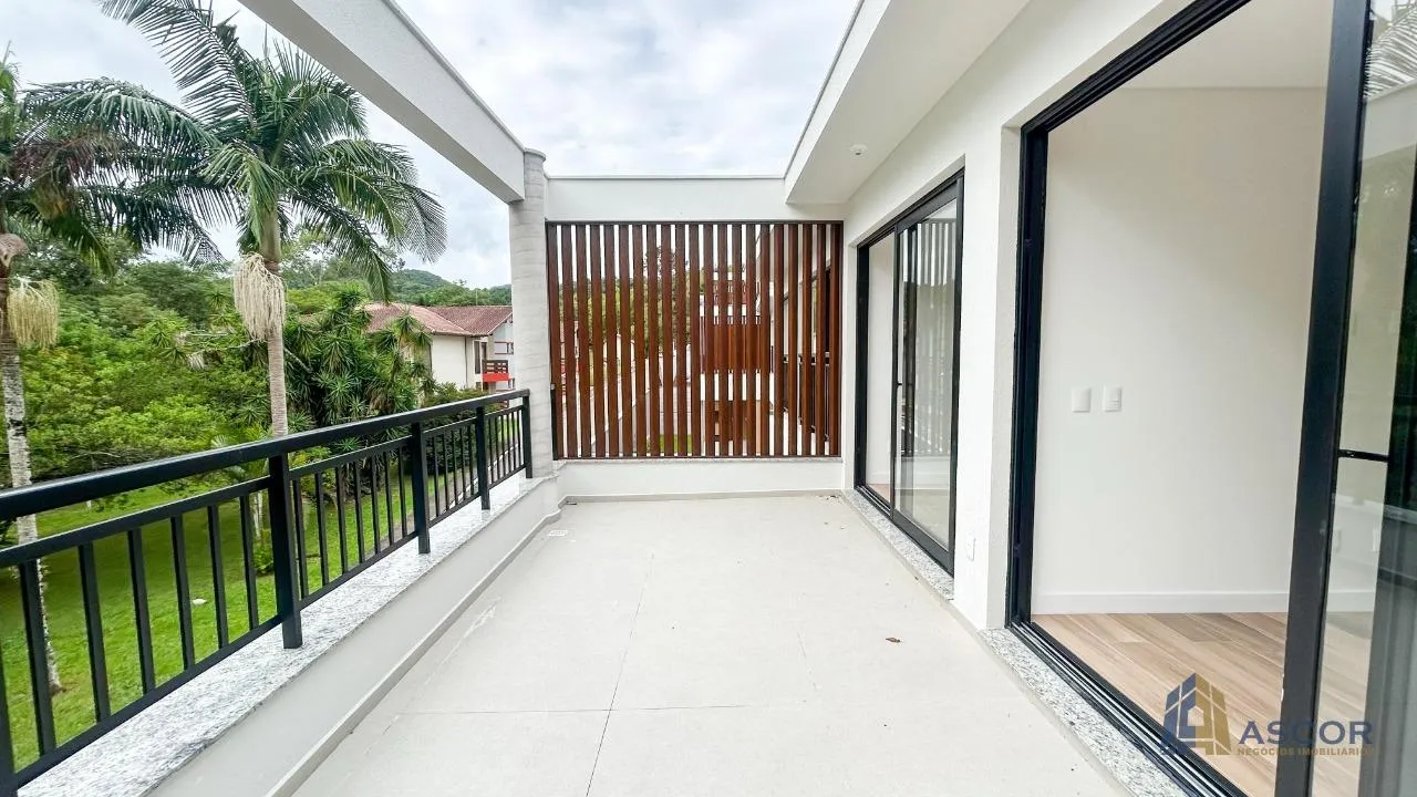 Garden in a 4-bedroom house, 250 m² — photo 6