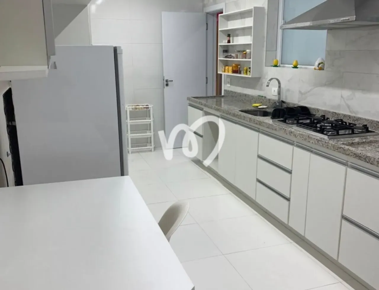 4-bedroom apartment with a washing machine — photo 15