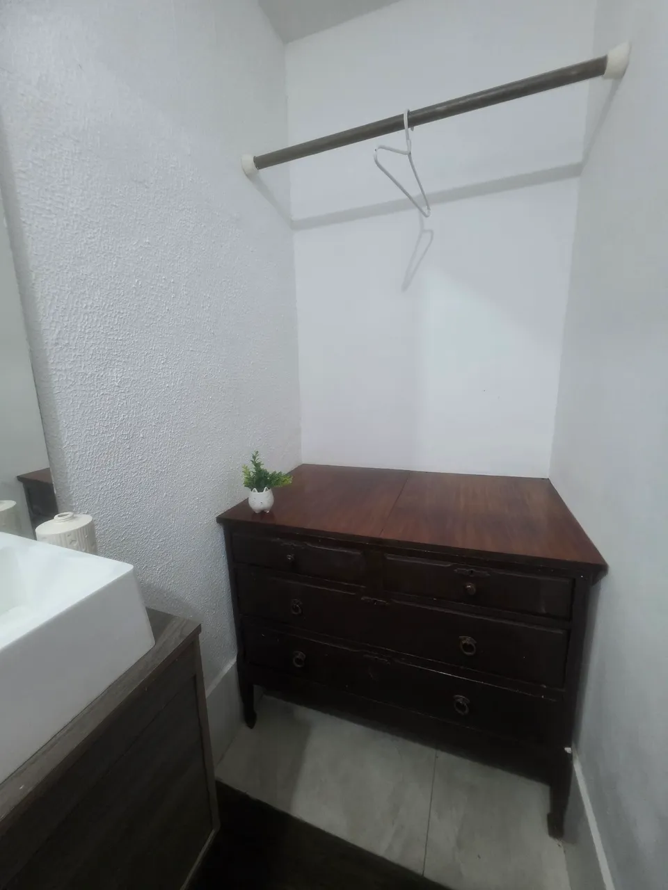 Estudio amueblado con 1 baño y ducha con vidrio — photo 3
