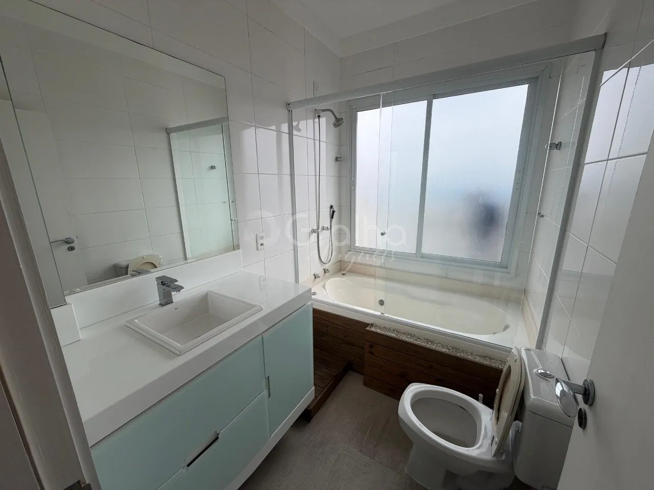 3-bedroom apartment with a bathtub in Florianópolis — photo 4