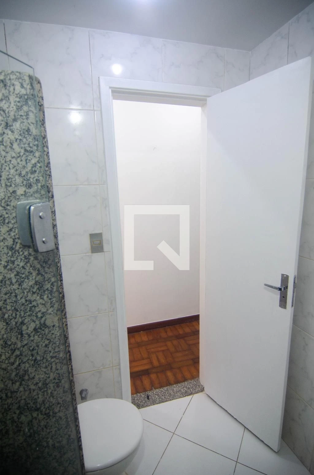 Квартира з 3 спальнями та дерев'яною підлогою або ламінатом — photo 16