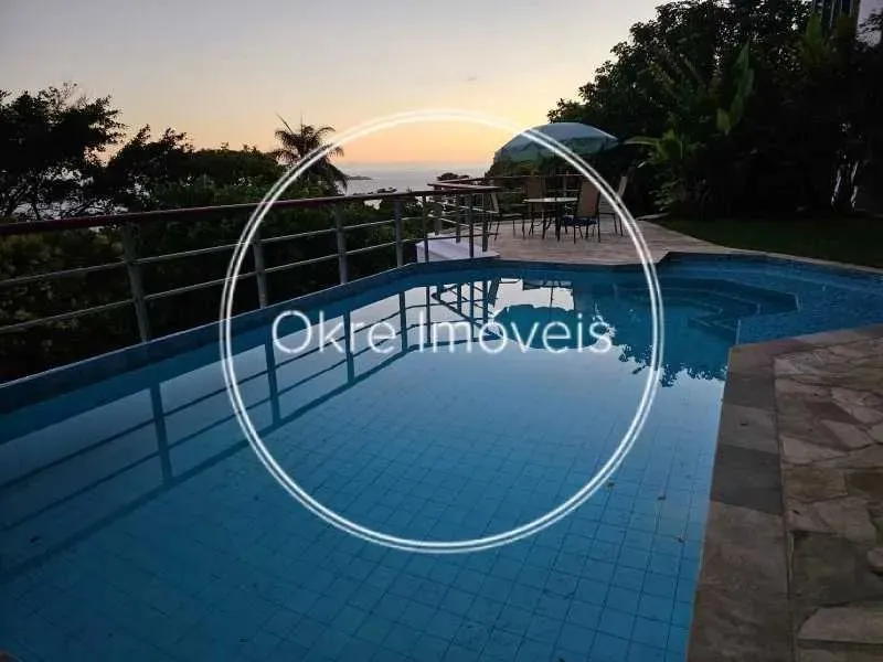 Casa en condominio con 5 dormitorios y vista a montañas — photo 17