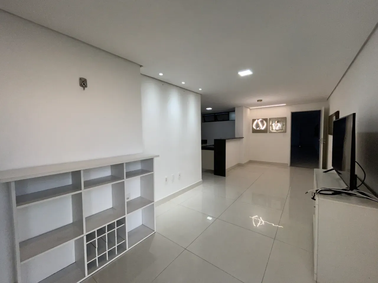 Apartamento com 2 quartos, 2 banheiros e 64 m²