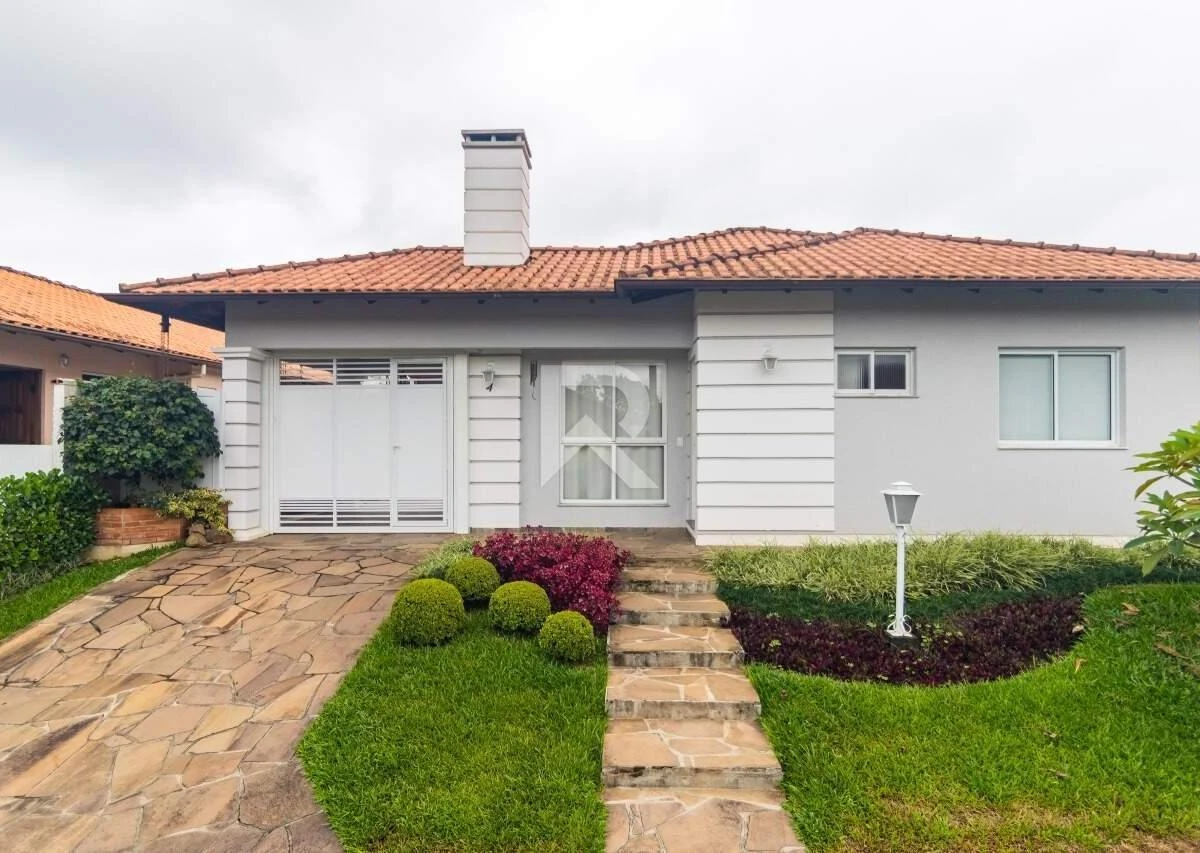 4-bedroom house with a bathtub in Curitiba — photo 29