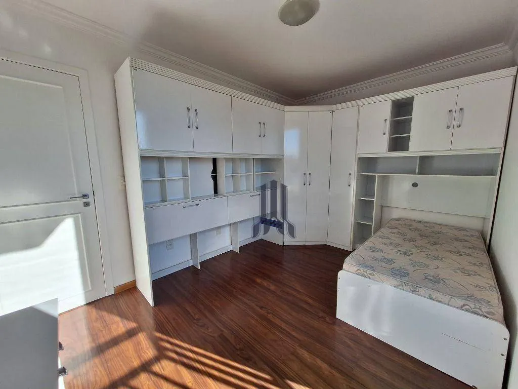 113 m² apartment with a bathtub and a walk-in closet — photo 5