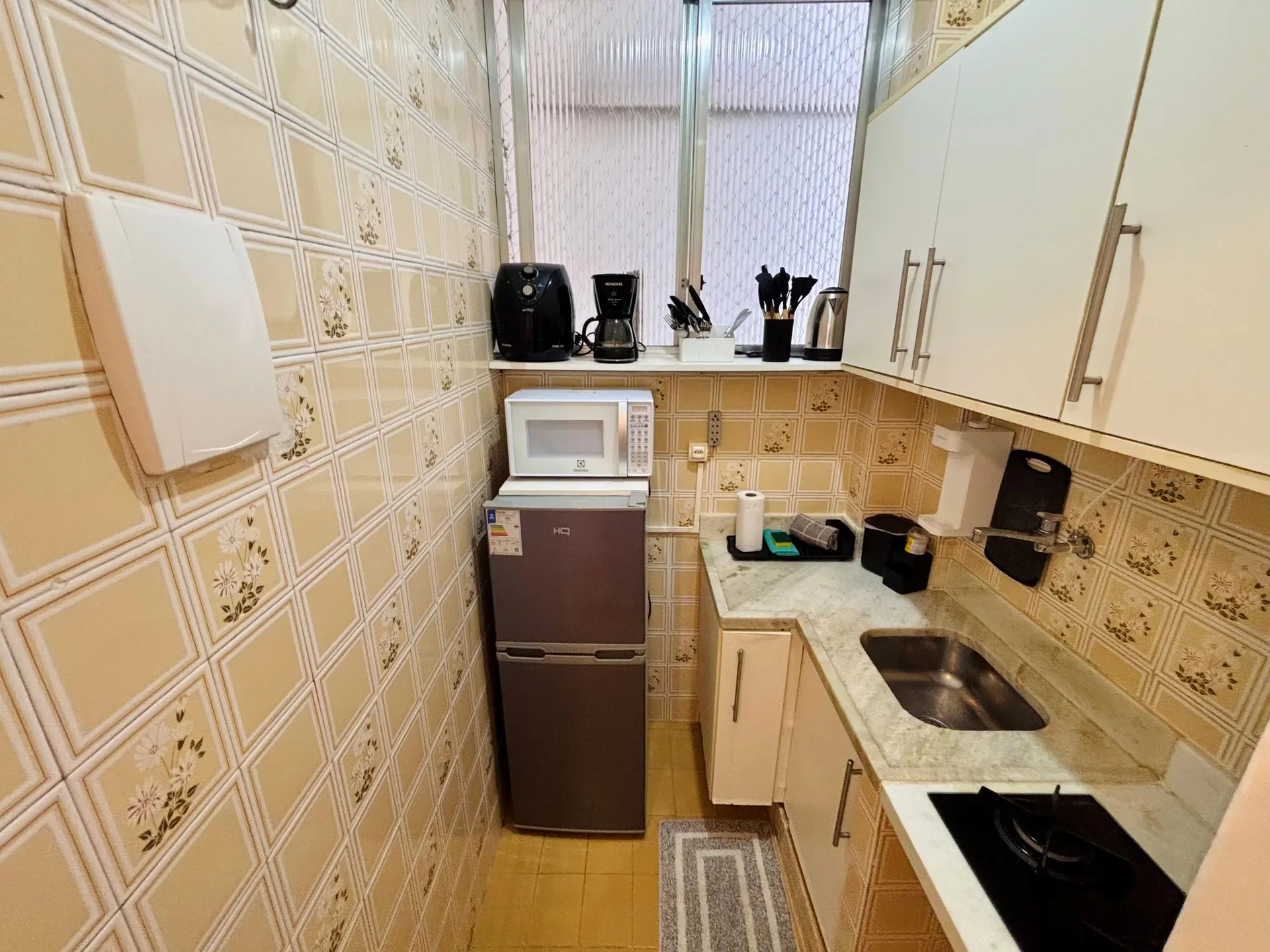 Furnished 1-bedroom apartment with a gas stove kitchen — photo 15