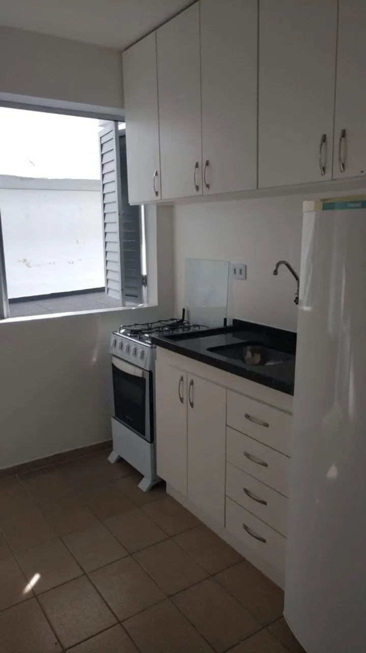 Furnished studio with 1 bedroom, 1 bathroom and parking — photo 3
