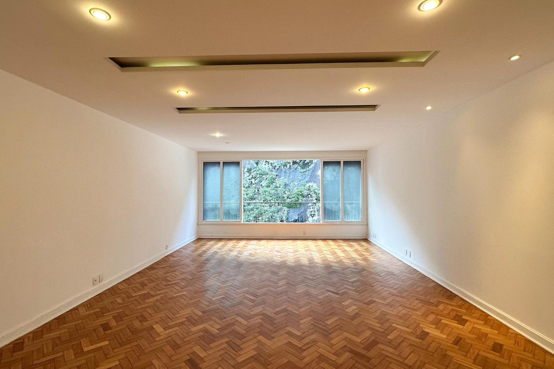 Unfurnished apartment with 3 bedrooms and 4 bathrooms — photo 4