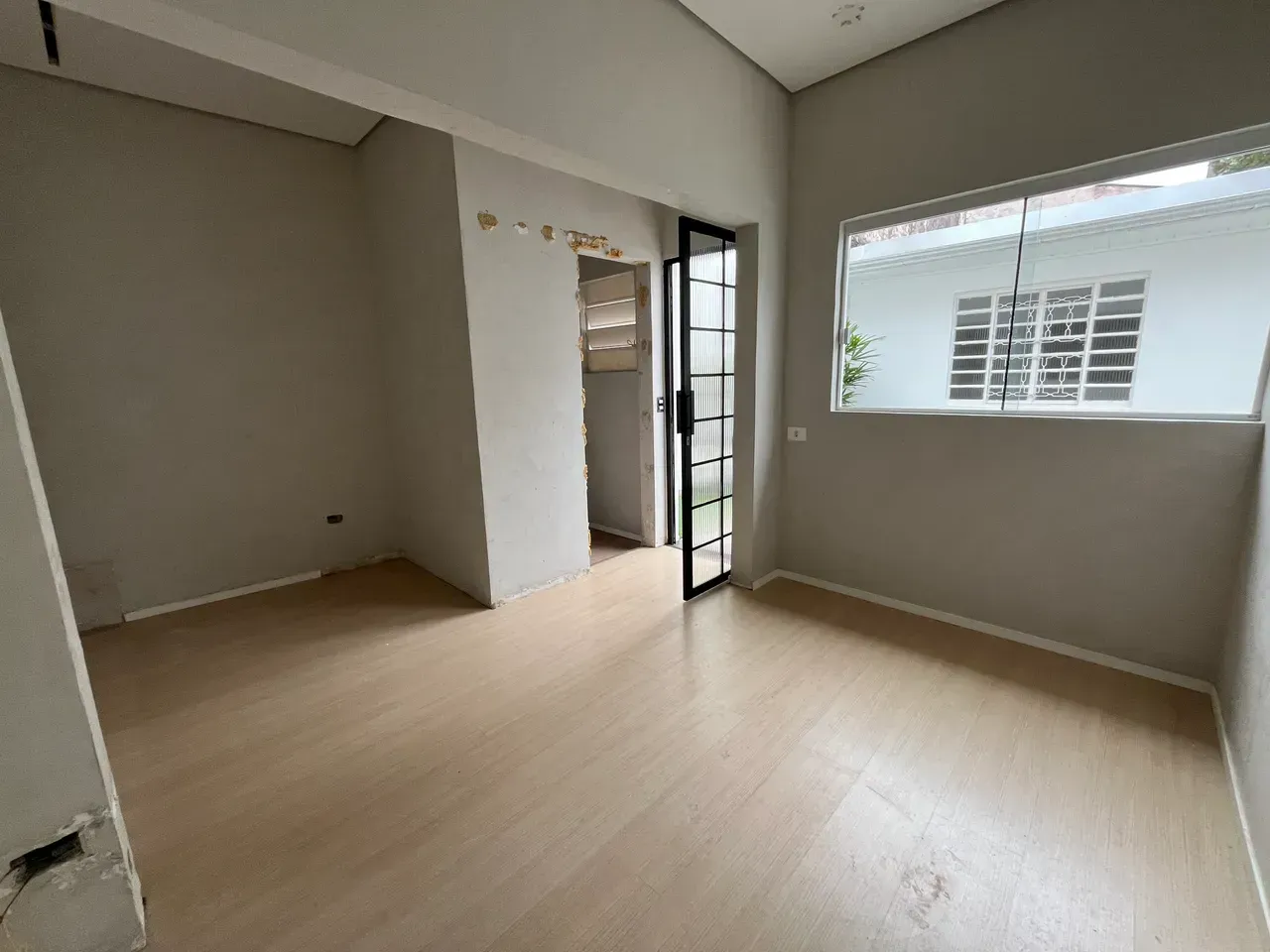 Unfurnished commercial house with 5 bedrooms and 2 baths — photo 20