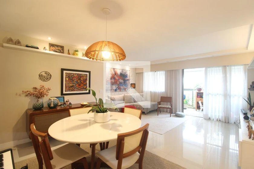 Furnished apartment, 112 m², with a glass-enclosed balcony