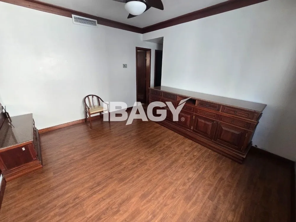 Furnished 512 m² apartment with a enclosed balcony — photo 38