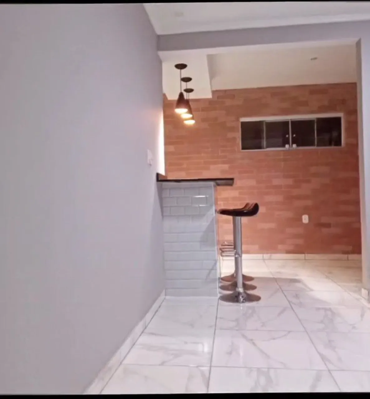Apartamento com cozinha integrada e sala em plano aberto — photo 2
