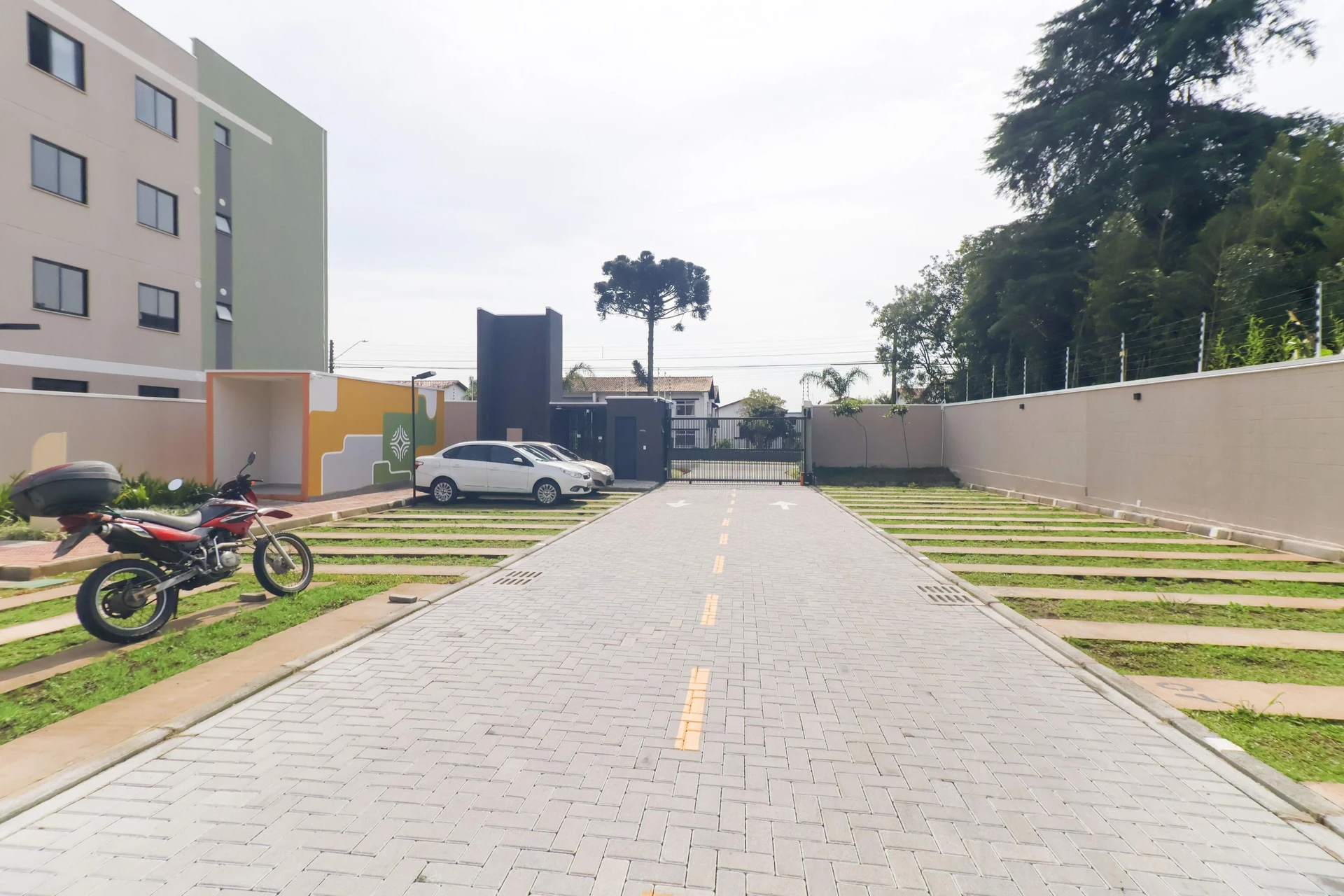 3-bedroom apartment with a grill on the balcony in Curitiba — photo 14