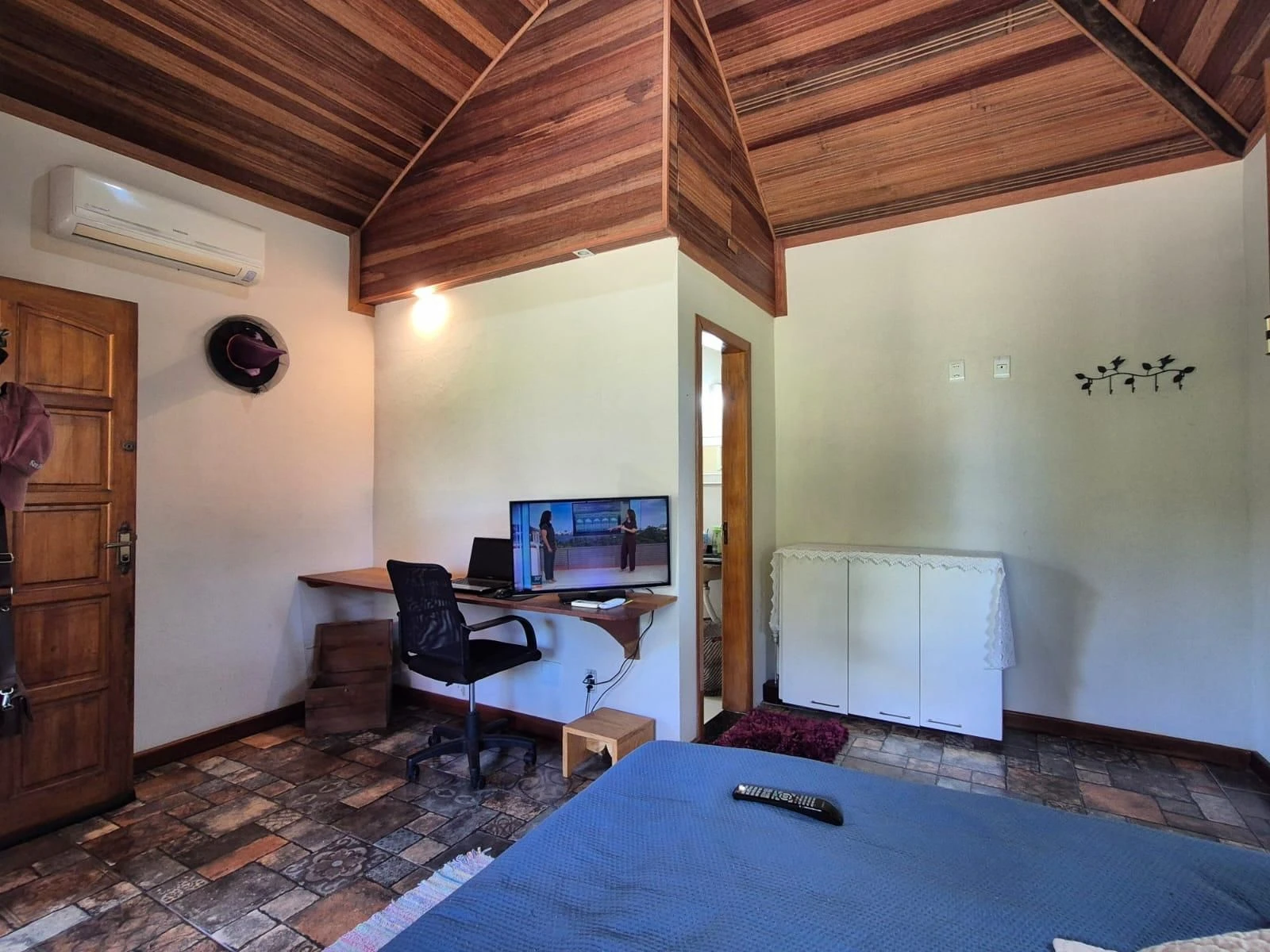 Furnished house, 2100 m², with a grill on the balcony — photo 12