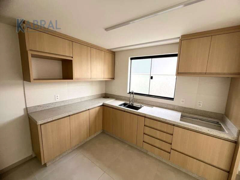 Unfurnished 30 m² studio with an open-plan kitchen — photo 3