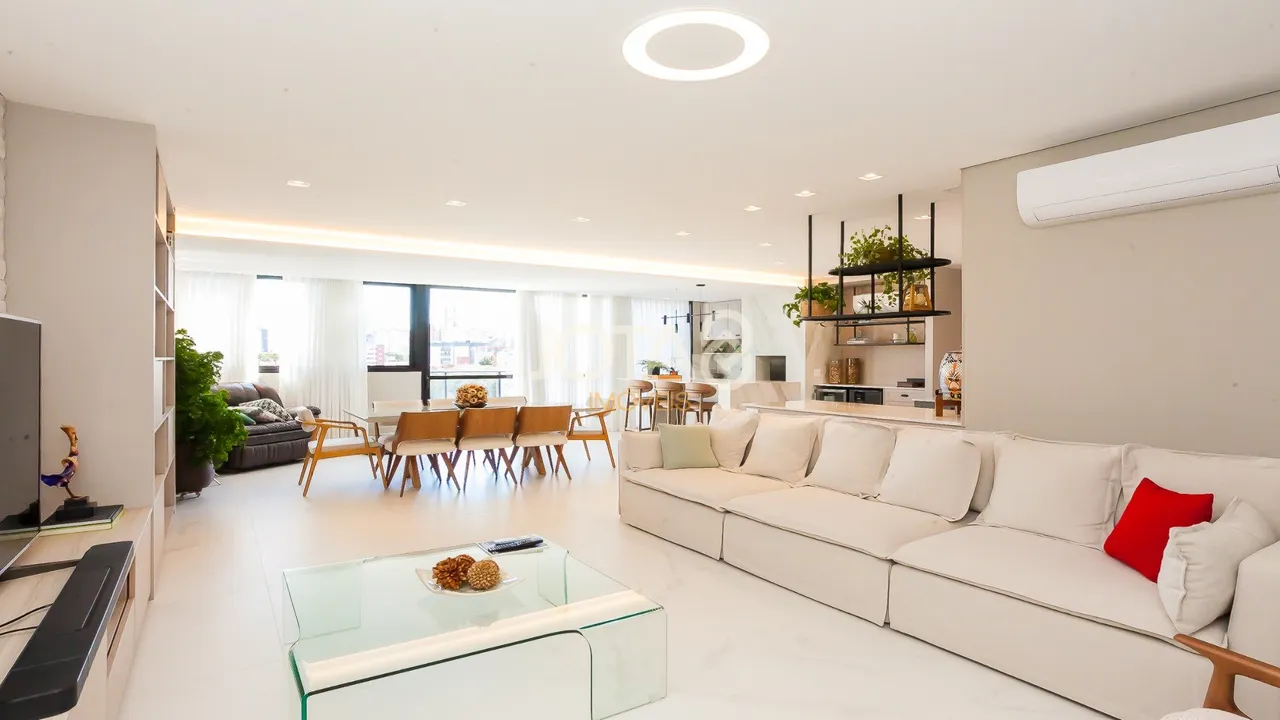 Furnished 220 m² apartment with 3 en-suite bedrooms — photo 4