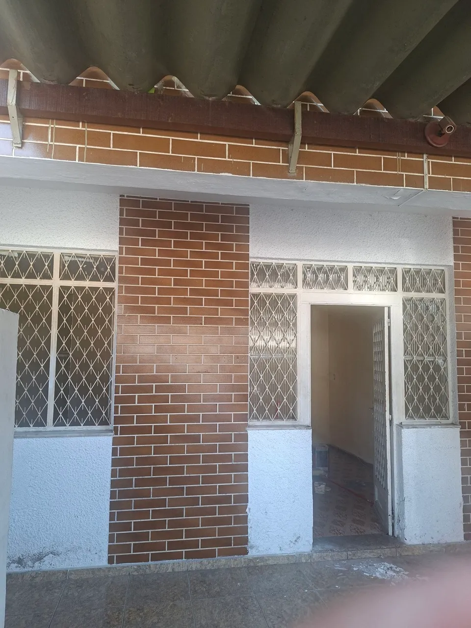 House with an electric shower and laundry area — photo 12