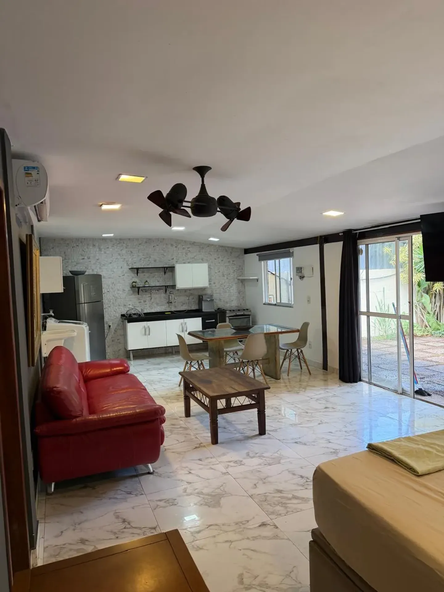 Furnished 50 m² house with 1 bedroom and private garden — photo 3