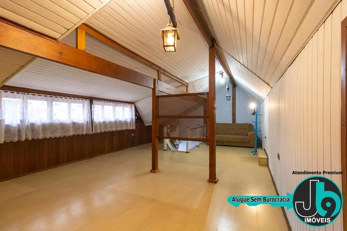 212 m² house with a home office and a glass-enclosed balcony — photo 41