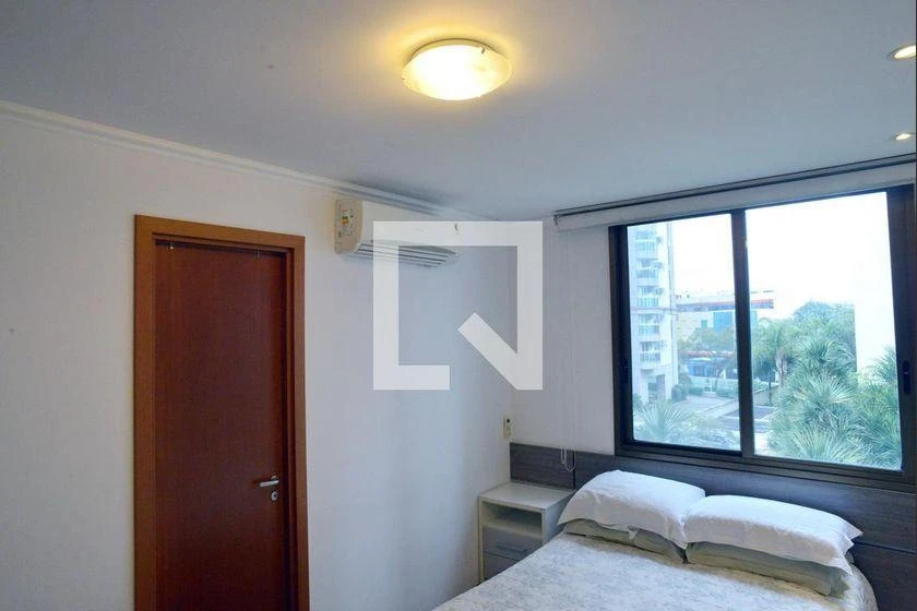 Glass-enclosed balcony in a 4-bedroom apartment, 233 m² — photo 3