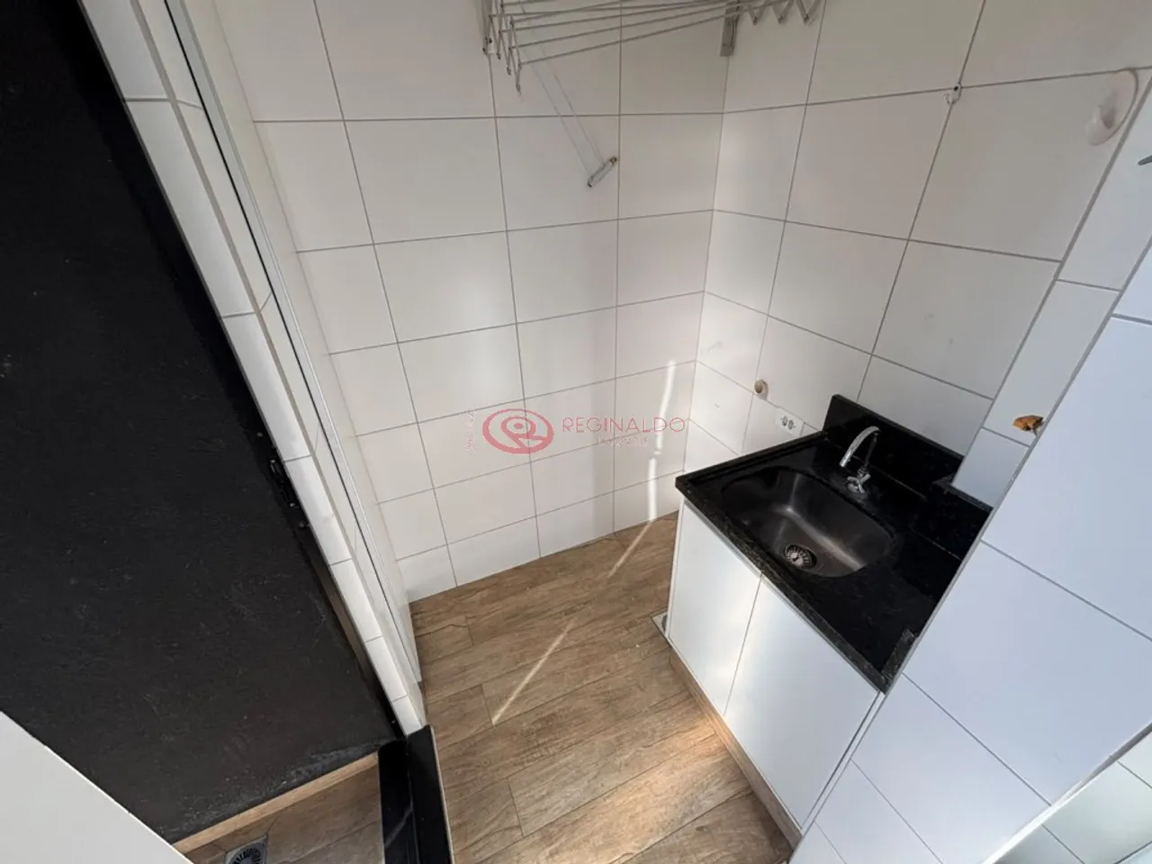 2-bedroom apartment with an open-plan kitchen and 1 parking spot — photo 8