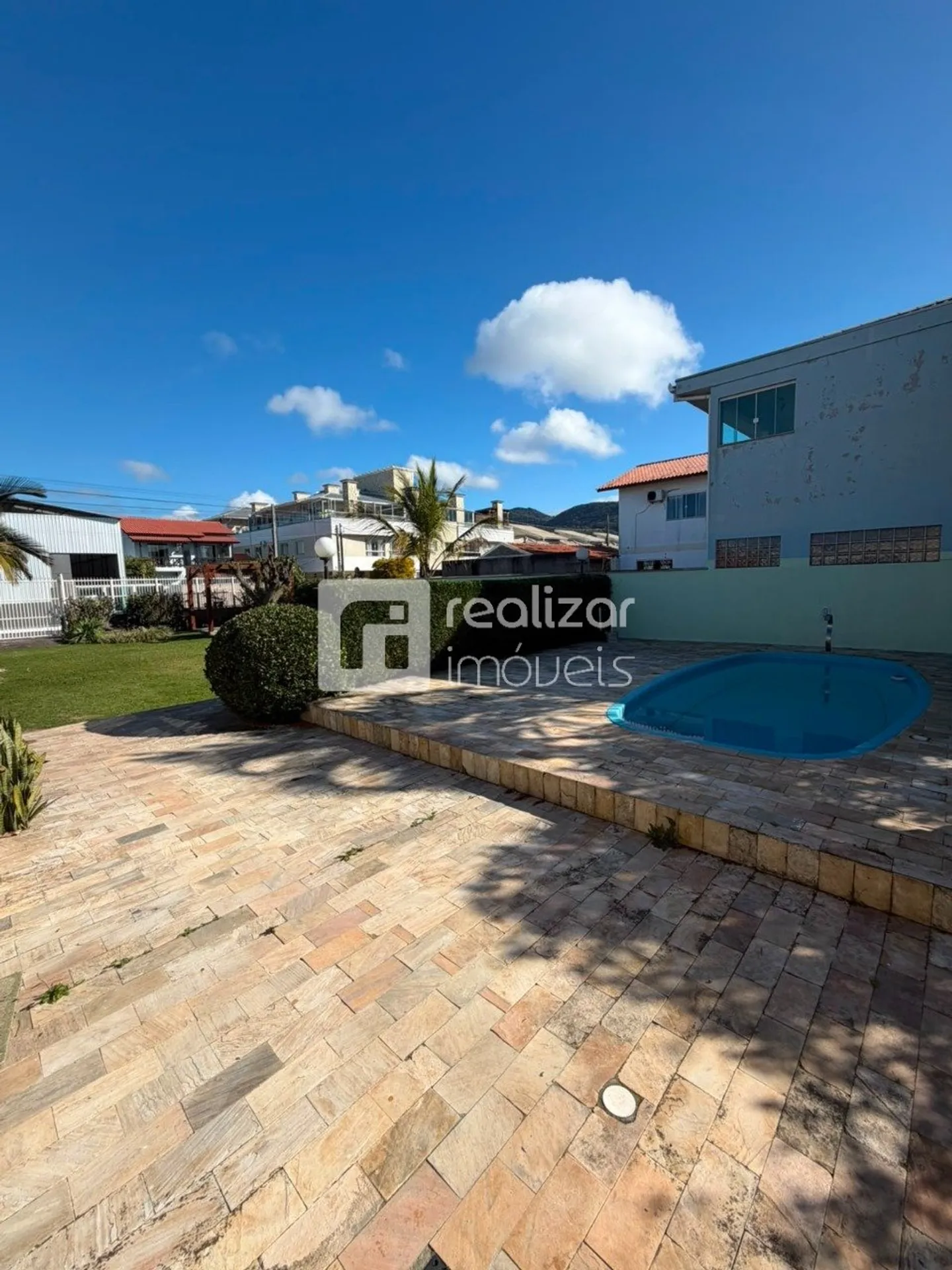 House with 5 bedrooms and a private garden — photo 16