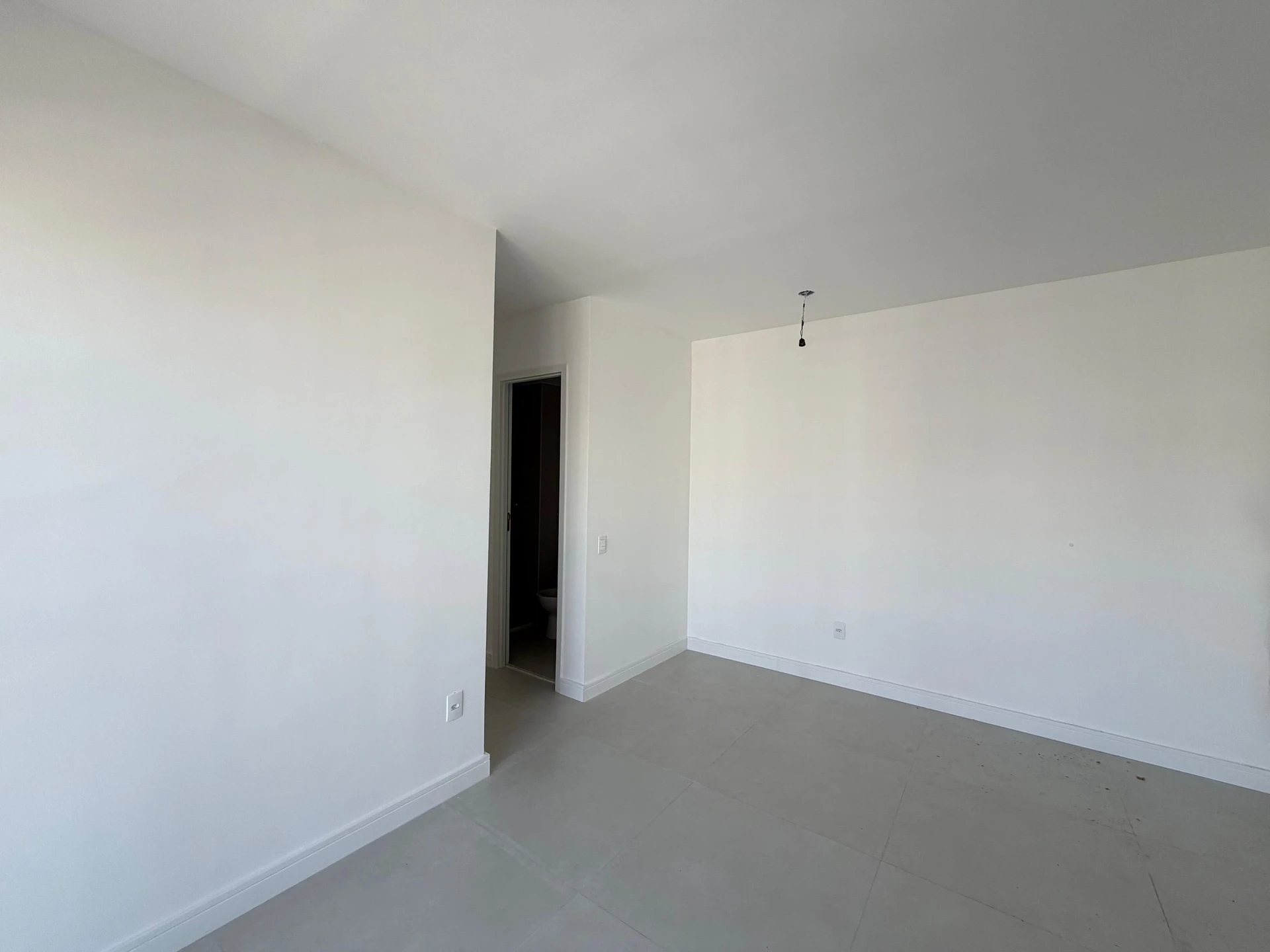 Apartamento sem mobília com 2 quartos e varanda — photo 33