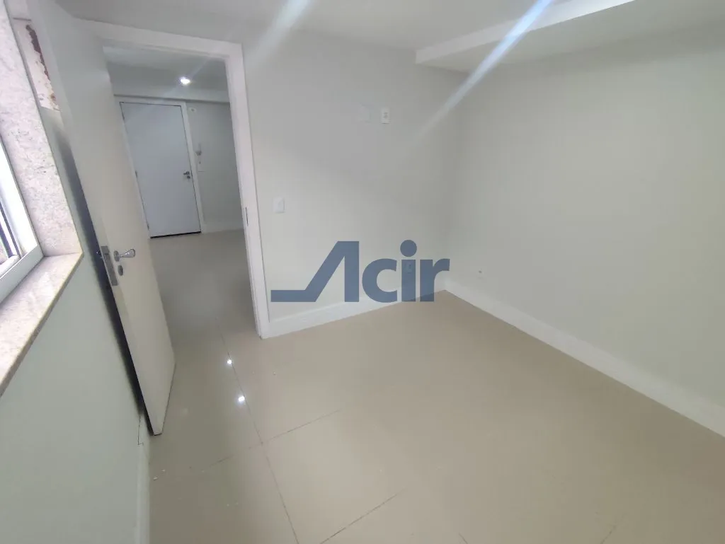 One-bedroom apartment in a building with a gym — photo 20