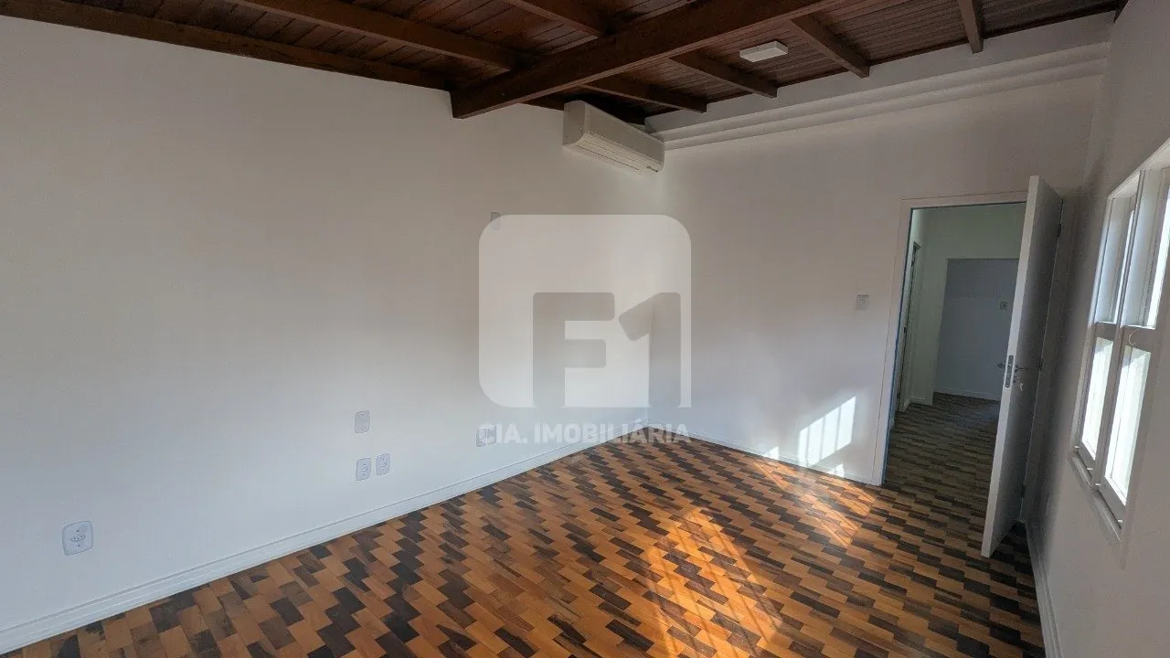 House with 6 bedrooms, en-suite and parking for 6 — photo 5