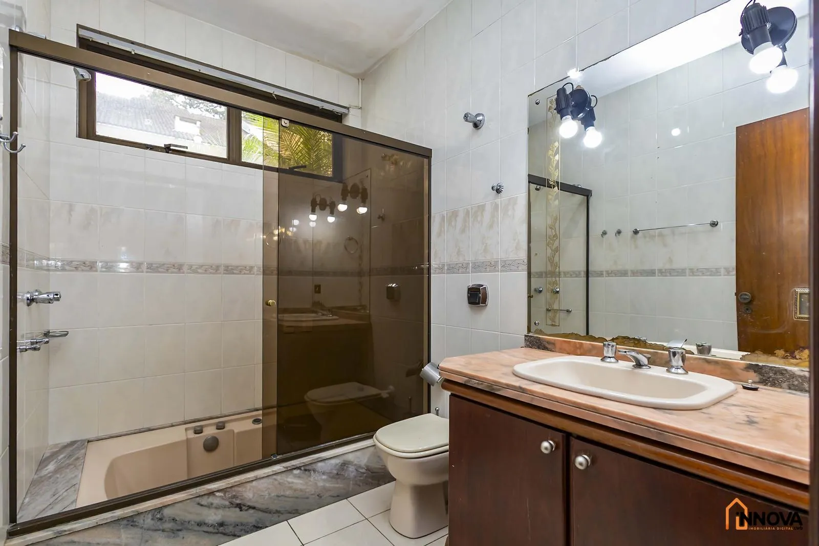 House with 5 bedrooms, 10 bathrooms, 5 parking spaces — photo 23