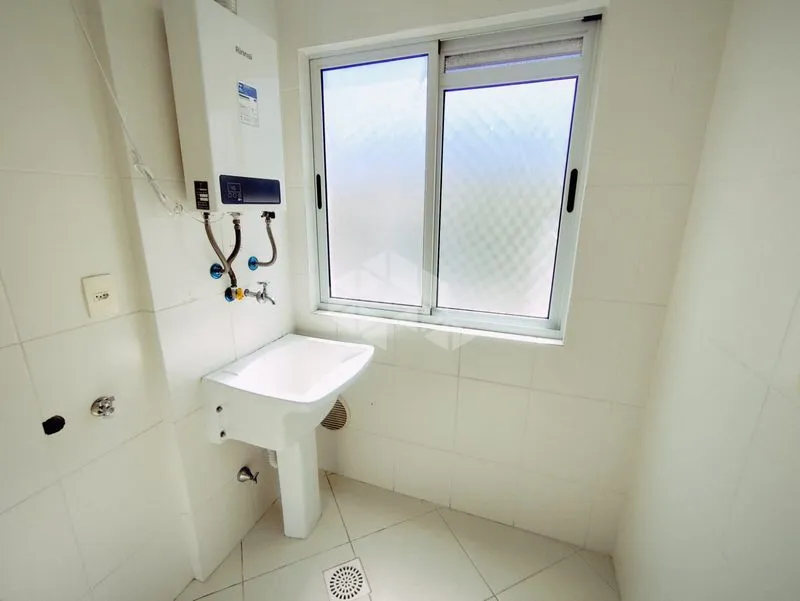 3-bedroom apartment in a building with a pool — photo 10