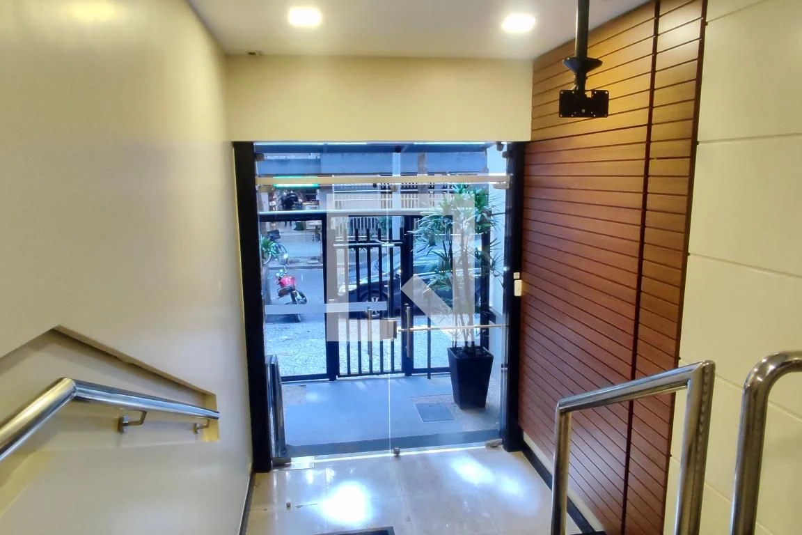 Unfurnished 1-bedroom apartment with a separate kitchen — photo 4