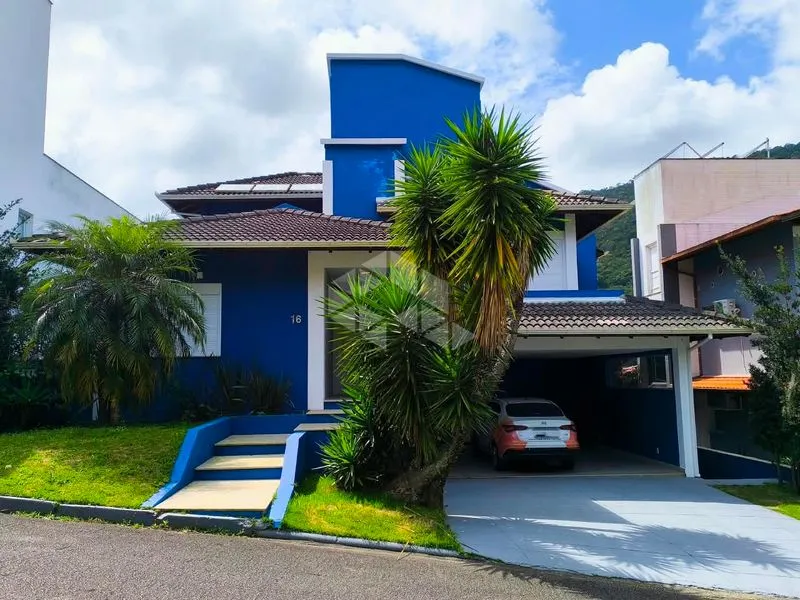 4-bedroom house with floor-to-ceiling windows — photo 15