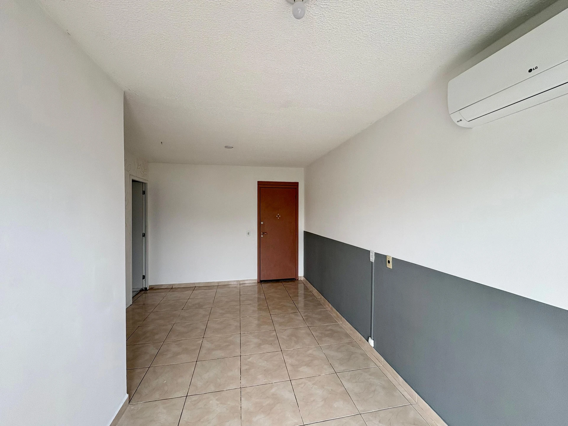 2-bedroom apartment with a mountain view — photo 3