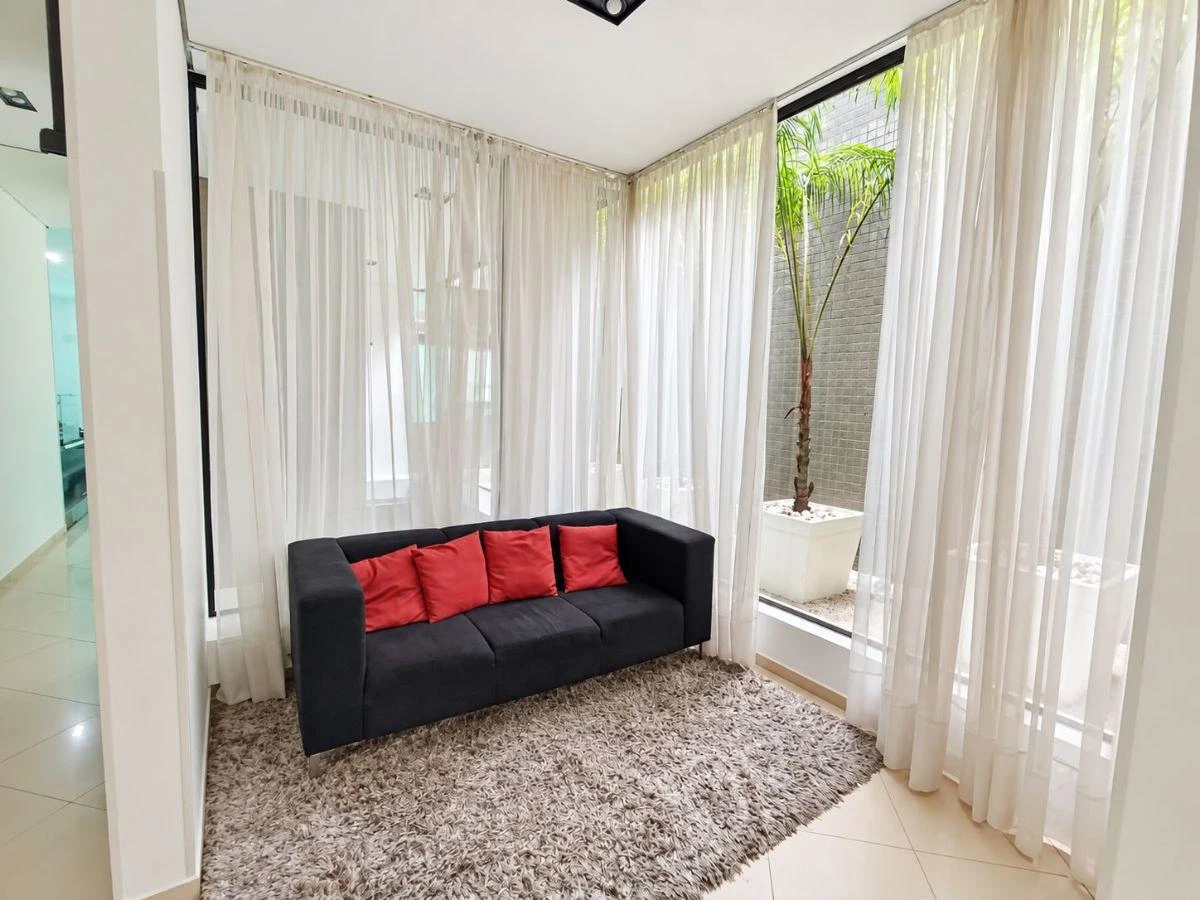Furnished apartment, 90 m², with a walk-in closet — photo 23