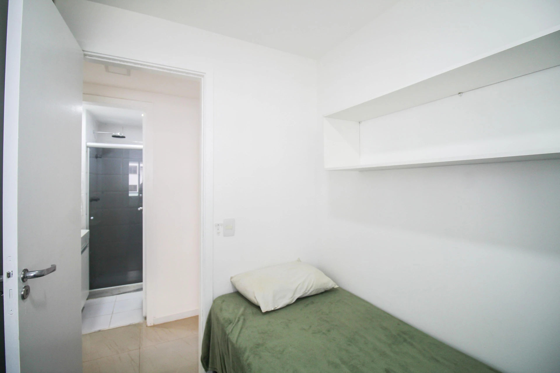 Apartamento mobiliado com 2 quartos e varanda envidraçada — photo 42