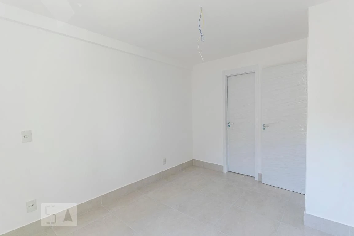 Balcony with a grill in a 2-bedroom apartment, 60 m² — photo 23
