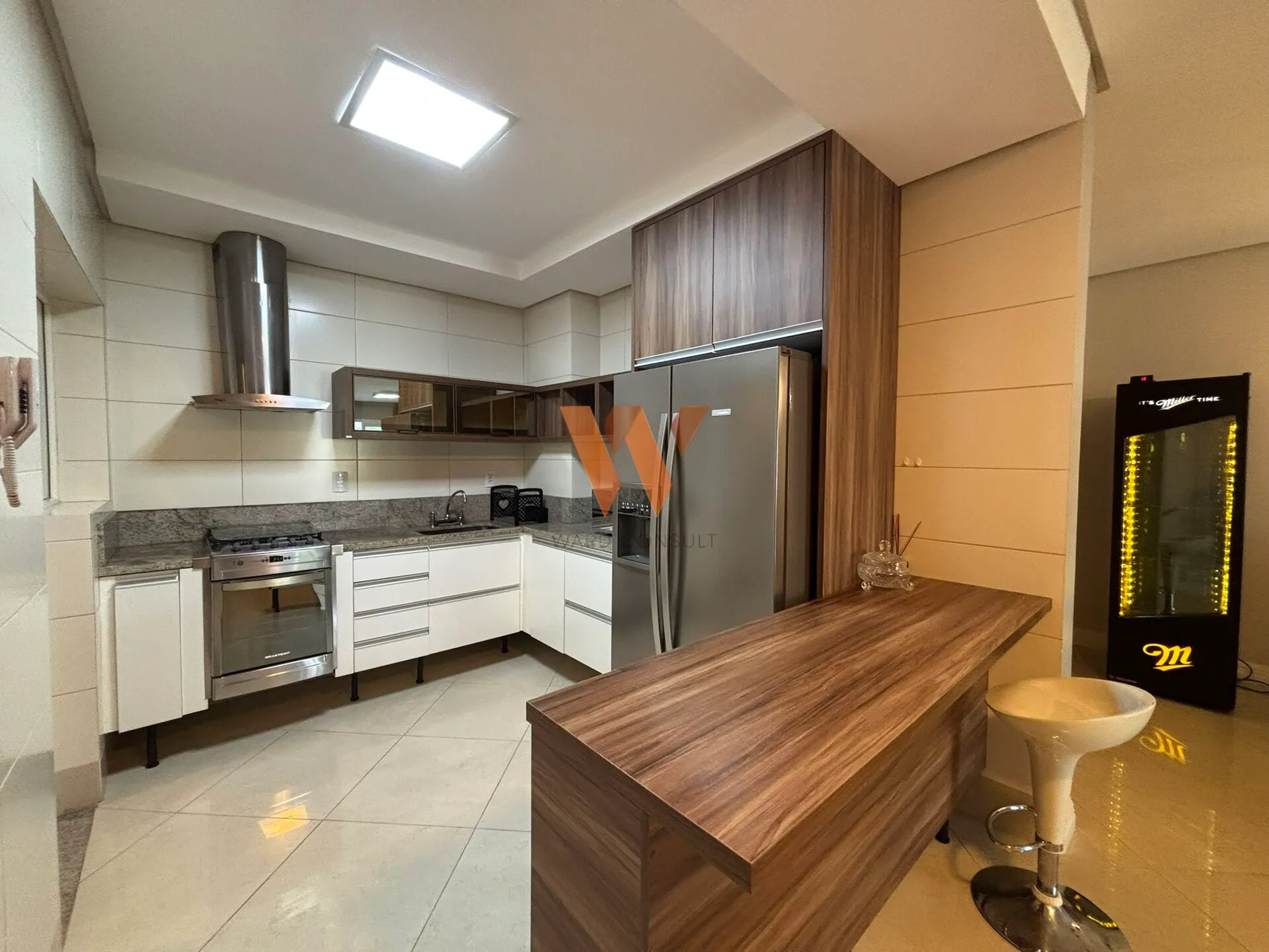 Furnished apartment with 3 en-suites and 236 m² — photo 16