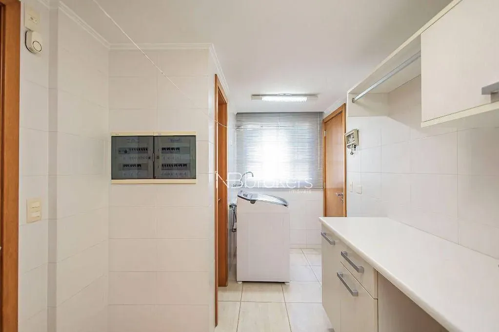 3-bedroom apartment with a walk-in closet — photo 14