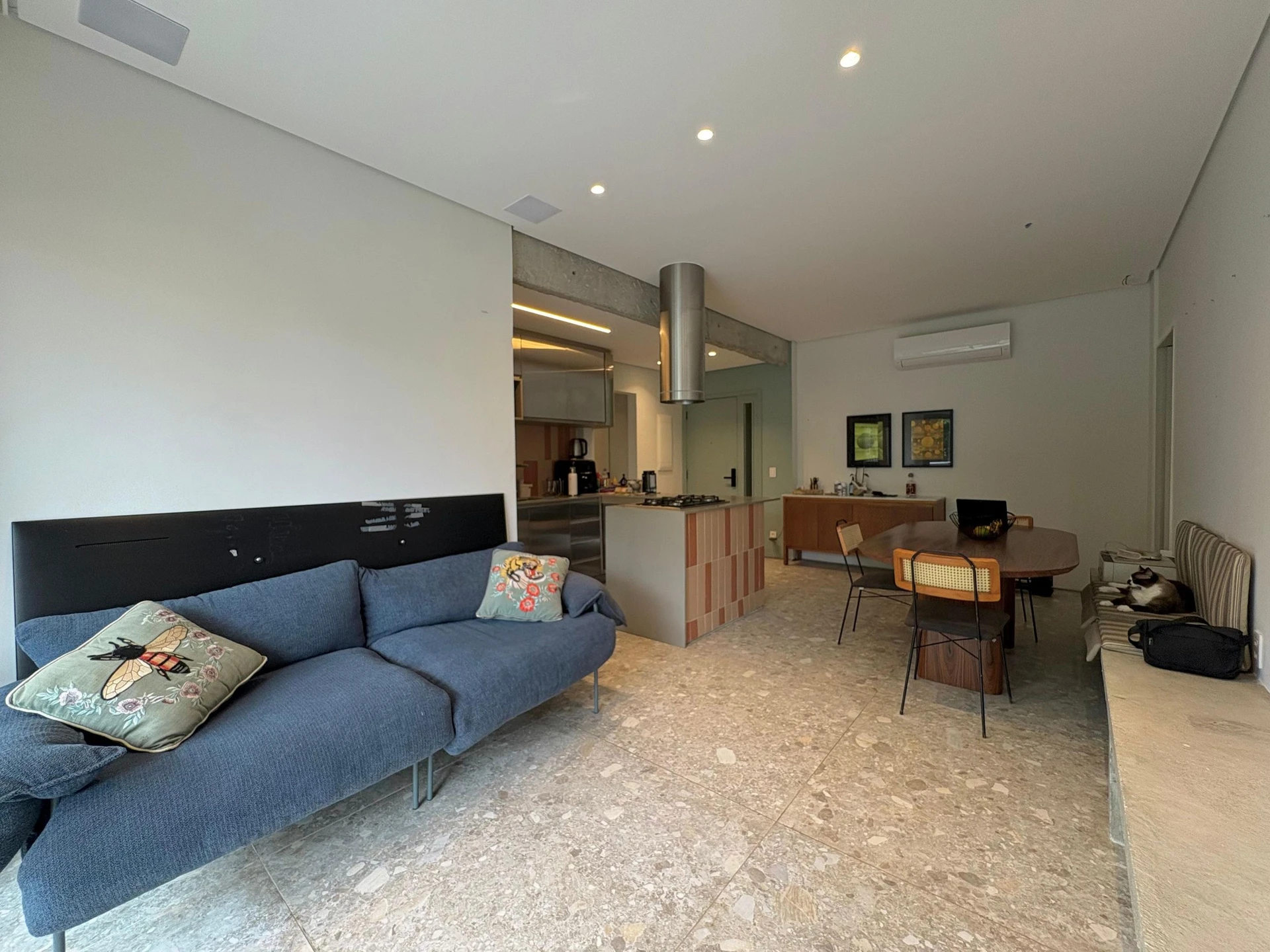 Furnished apartment, 100 m², with a grill on the balcony — photo 19