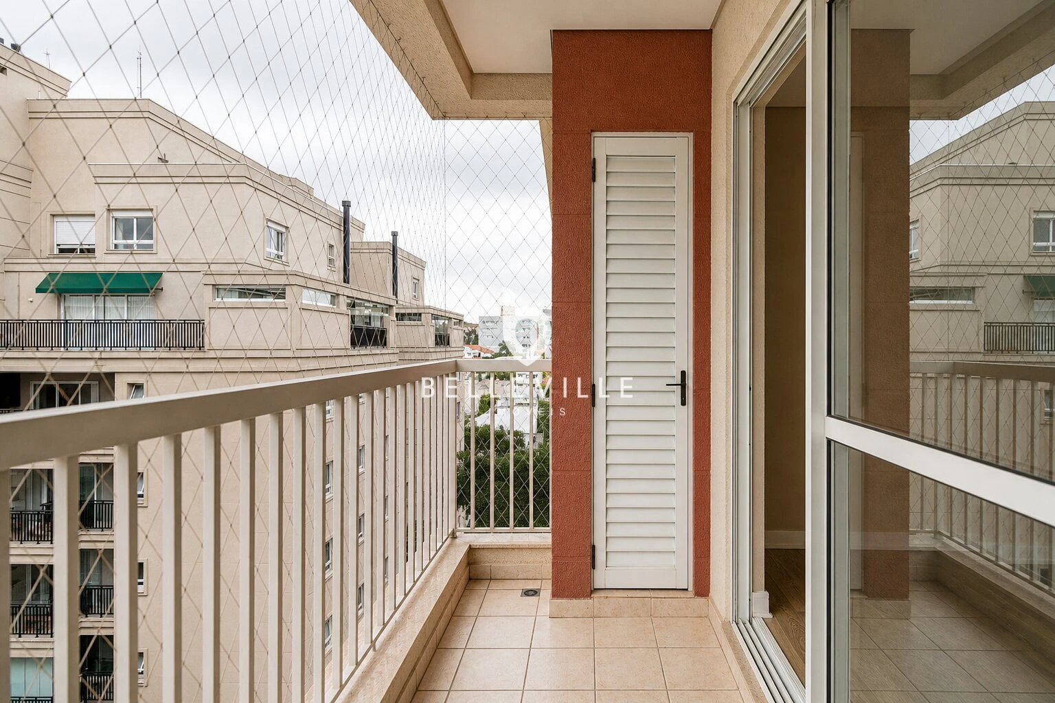 3-bedroom apartment with a grill on the balcony — photo 6